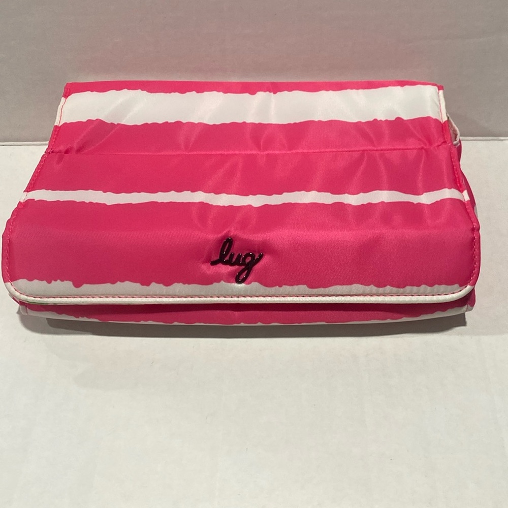 Lug pink white Choo Choo pill case